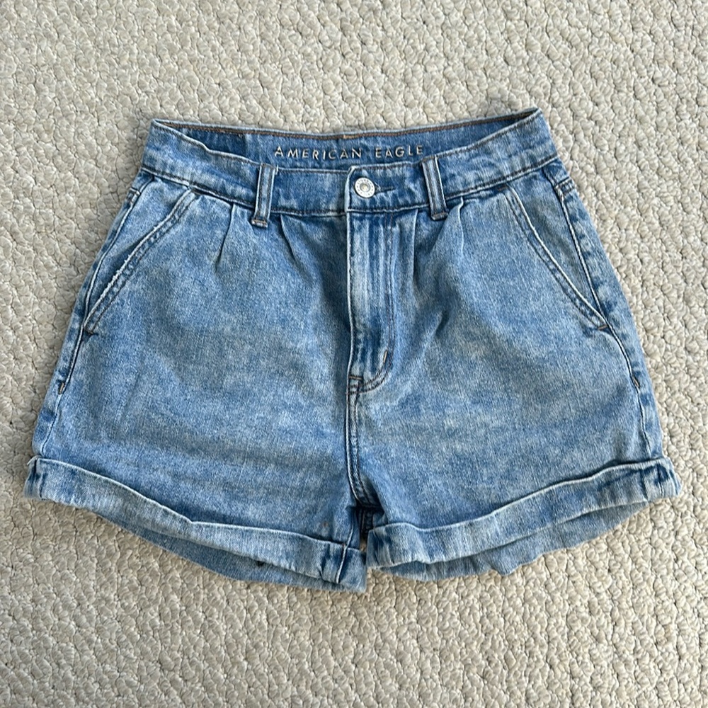 American Eagle Mom Jean Short 00